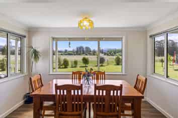 82 Thorn Road, Dovedale