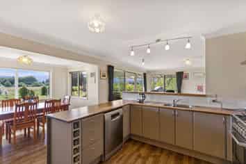 82 Thorn Road, Dovedale