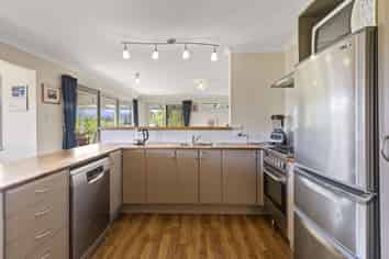 82 Thorn Road, Dovedale