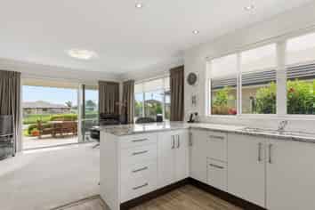 30 Tatahi Cove, Papamoa