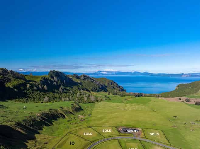 10 Taumata Rise, Acacia Bay