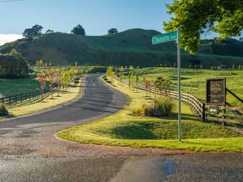 10 Taumata Rise, Acacia Bay