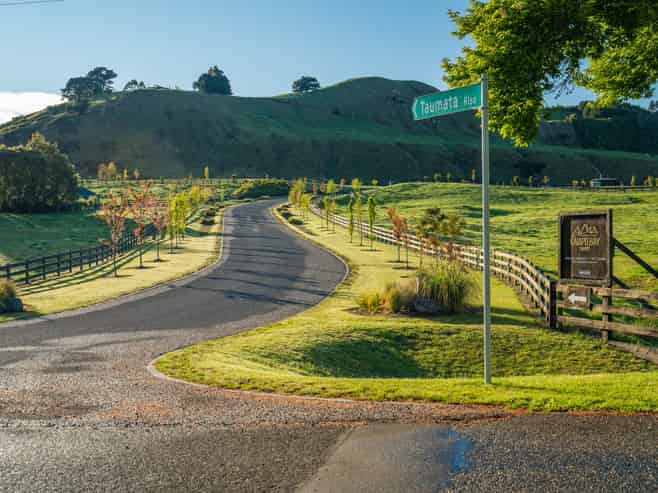 10 Taumata Rise, Acacia Bay