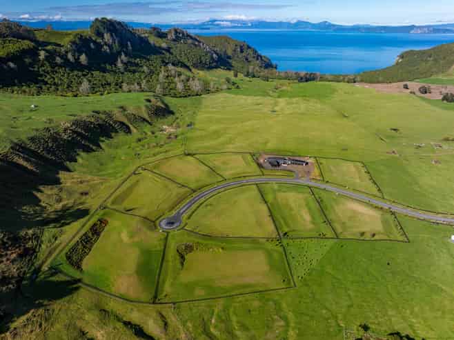 10 Taumata Rise, Acacia Bay