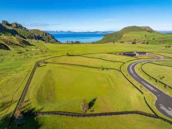 10 Taumata Rise, Acacia Bay