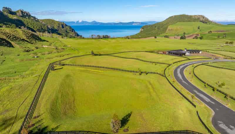 10 Taumata Rise, Acacia Bay