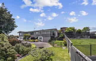 33B Russleigh Drive, Dinsdale