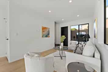 2/122 Leybourne Circle, Glen Innes