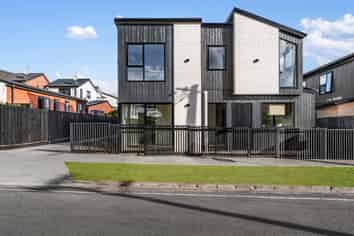 2/122 Leybourne Circle, Glen Innes