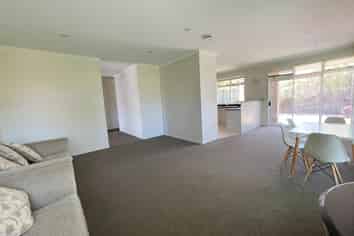 1  Bartlett Drive, Silverdale