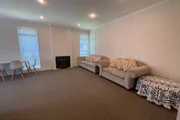 1  Bartlett Drive, Silverdale