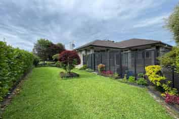 1  Bartlett Drive, Silverdale