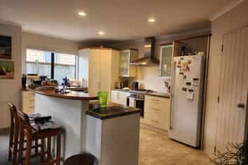 14A Baverstock Road, Flat Bush