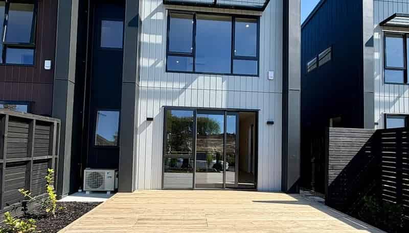 9/299 Te Taruna Drive, Wainui