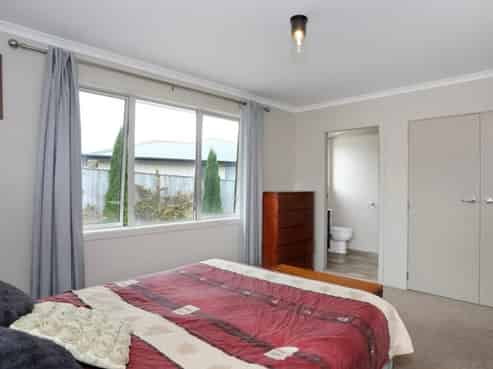 12 Poplar Grove, Feilding