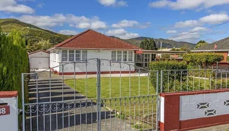 1088 High Street, Taita