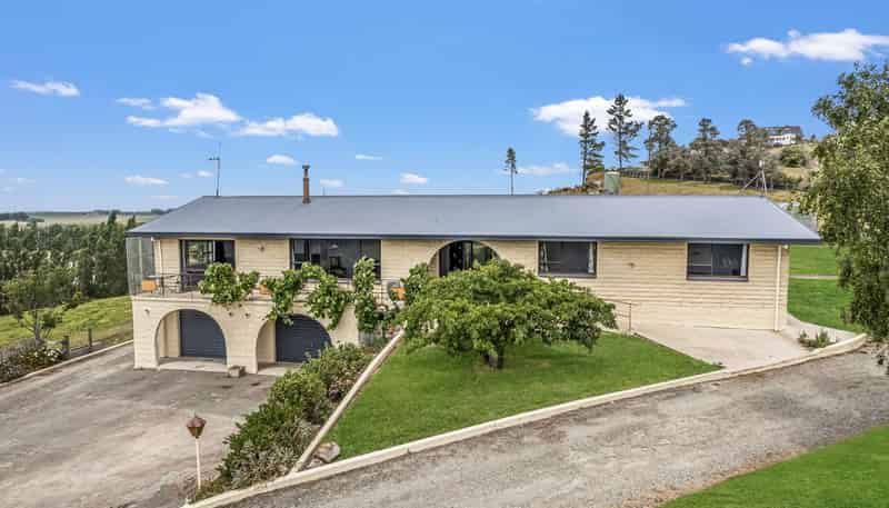 35 Browns Road, Deborah