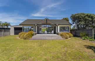 119 Sands Crescent, Matarangi