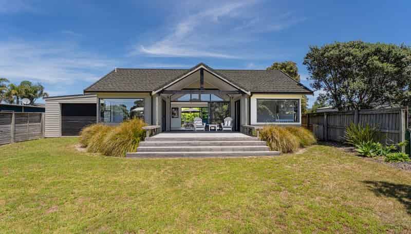 119 Sands Crescent, Matarangi