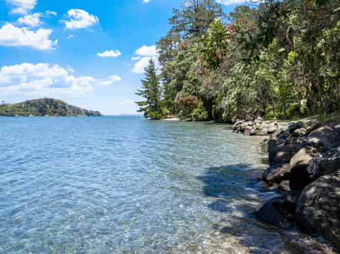 31 Young Street, Mahurangi East