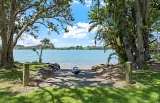 31 Young Street, Mahurangi East