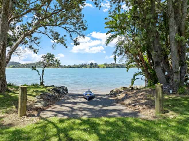 31 Young Street, Mahurangi East