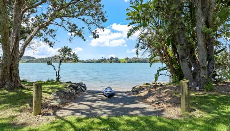 31 Young Street, Mahurangi East