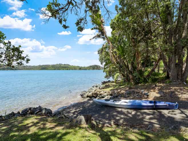 31 Young Street, Mahurangi East
