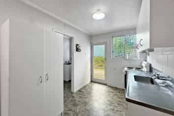 17E Surrey Road, Springvale