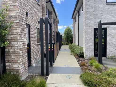 10/17 Pearce Crescent, Taita