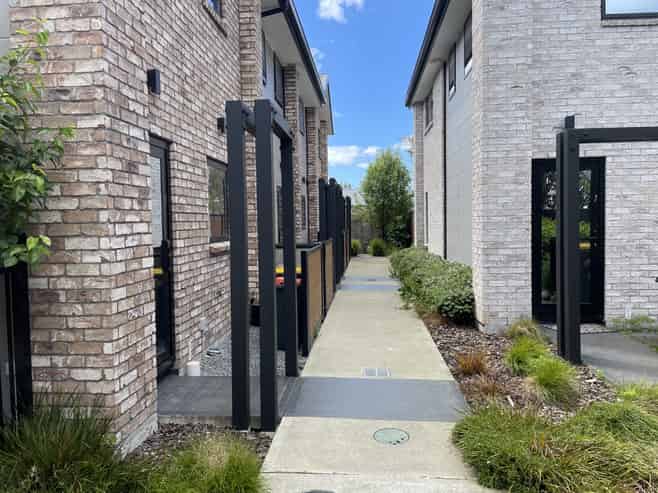 10/17 Pearce Crescent, Taita