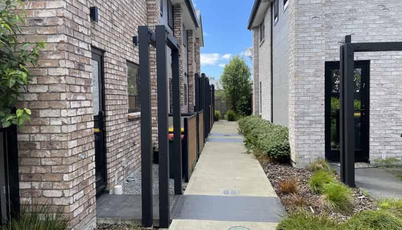 10/17 Pearce Crescent, Taita