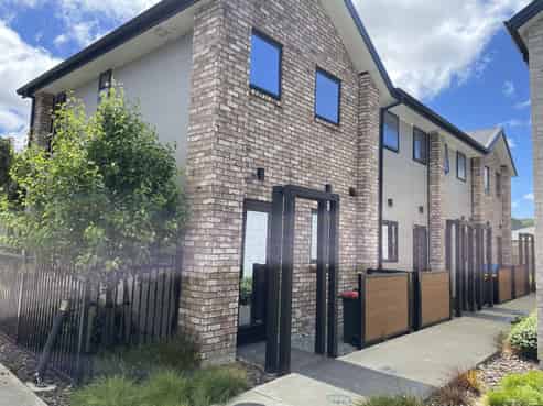 10/17 Pearce Crescent, Taita