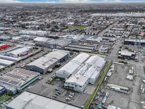 Must be sold – prime commercial opportunity