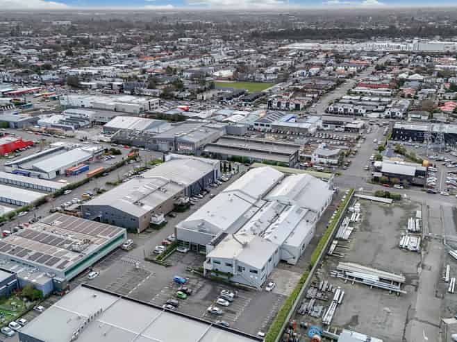 Must be sold – prime commercial opportunity