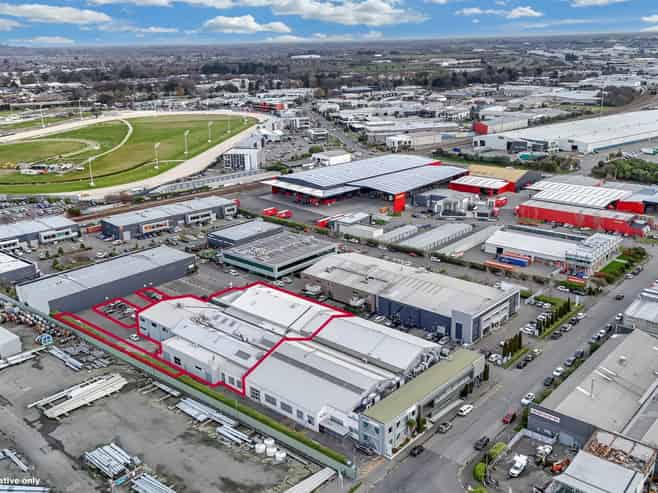 Must be sold – prime commercial opportunity