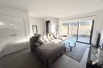 9/7 Johnston Grove, Taita