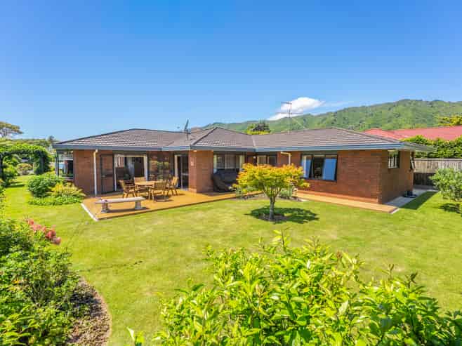 14 Hurunui Street, Waikanae