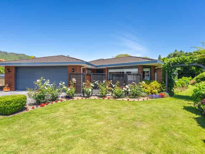 14 Hurunui Street, Waikanae