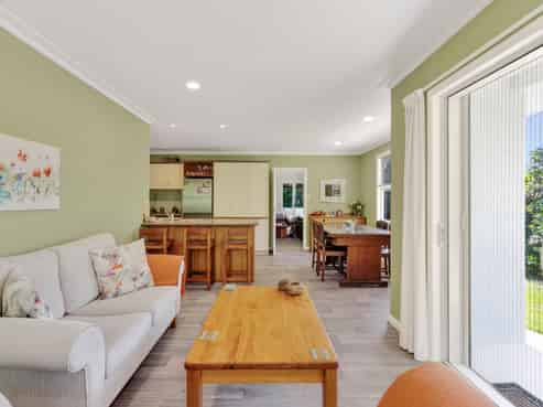 71e Bronte Street East, Nelson