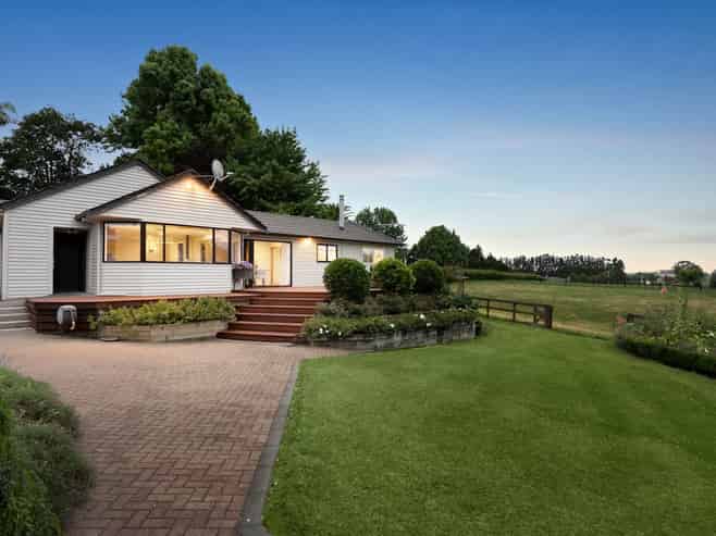 554 Kingseat Road, Kingseat