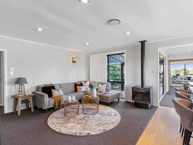 554 Kingseat Road, Kingseat