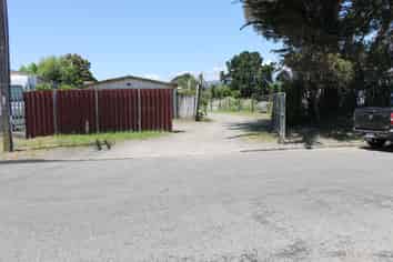 THE PERFECT TRADIE'S YARD!