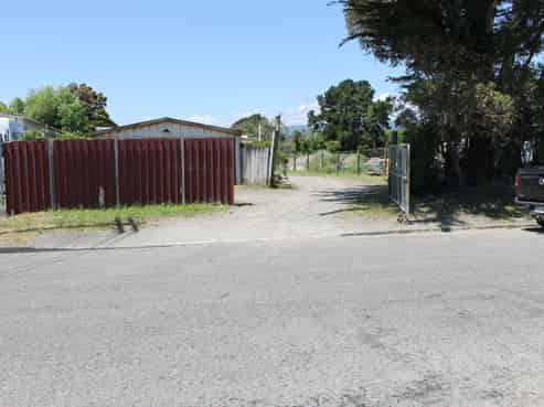 THE PERFECT TRADIE'S YARD!