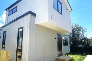 B/54 Royal View Road, Te Atatu South