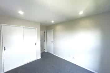 B/54 Royal View Road, Te Atatu South