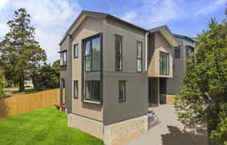 584 Beach Road, Rothesay Bay