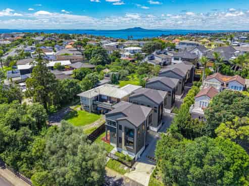 584 Beach Road, Rothesay Bay