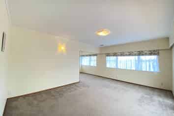 13 The Rosebowl, Sunnyhills