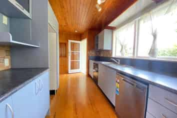 13 The Rosebowl, Sunnyhills